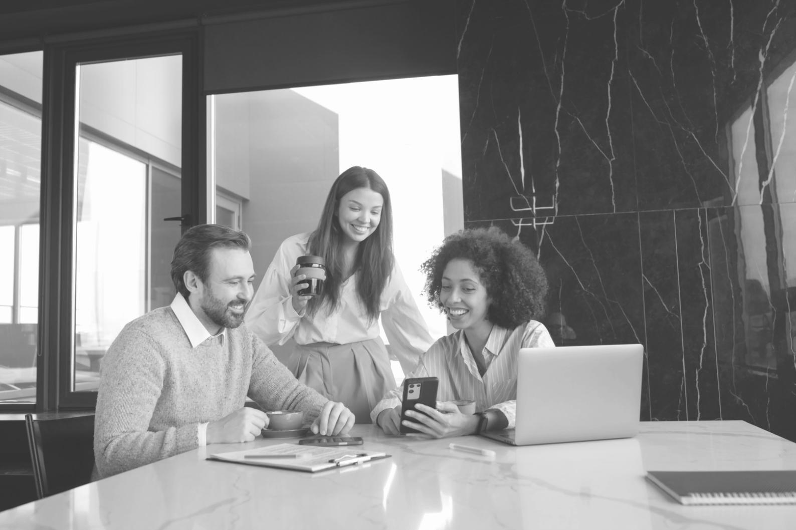 Detaillierte Finanzanalyse mit Taschenrechner und Grafiken